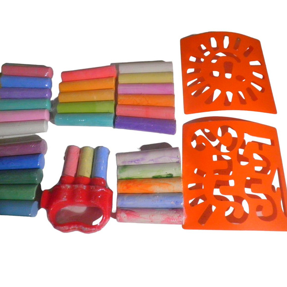 Sun Squad Chalk Set, 50 Pc Play Set, 41 Chalk, 4 Holders, 4 Stencils and Bucket - Picture 4 of 6
